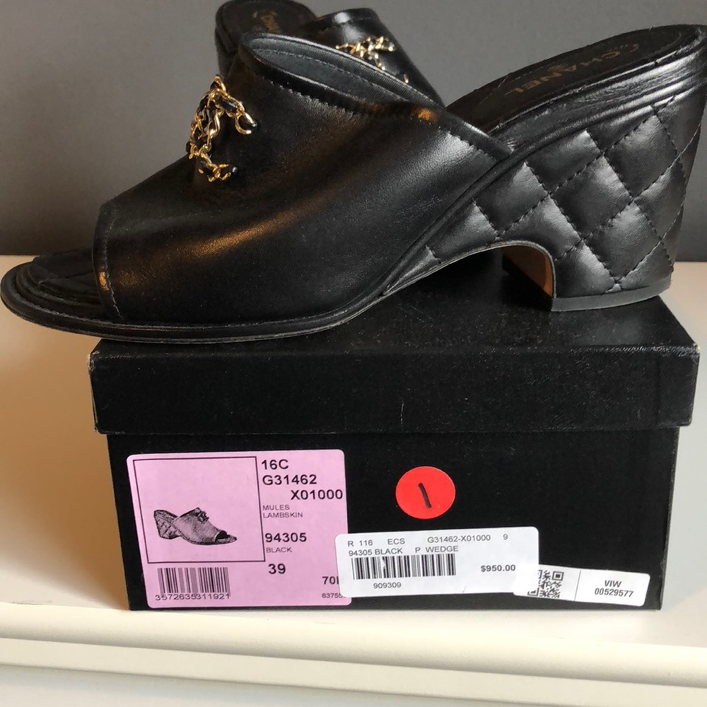 Chanel wedge with gold chain CC With box